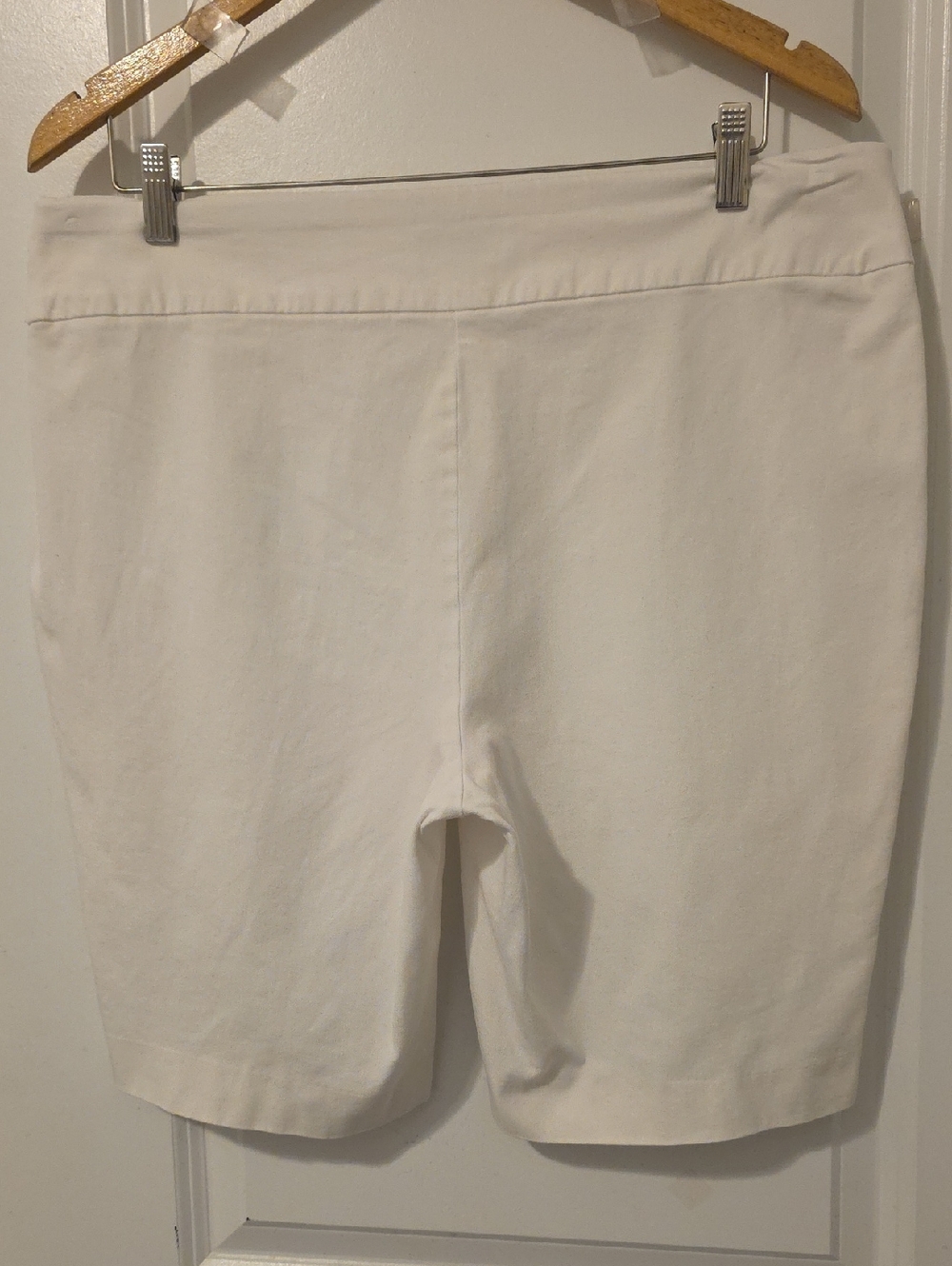 Crown & Ivy Pull On Ashley Shorts Size 16 - Picture 2 of 5